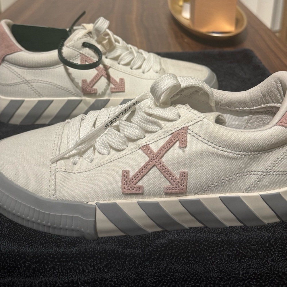 Off-White Women's Low Vulcanized Canvas sneaker in White/Pink/Grey